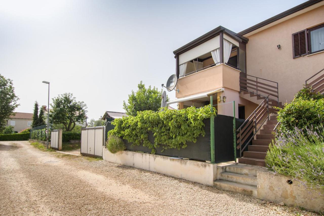 Apartman Alba Karigador Esterno foto