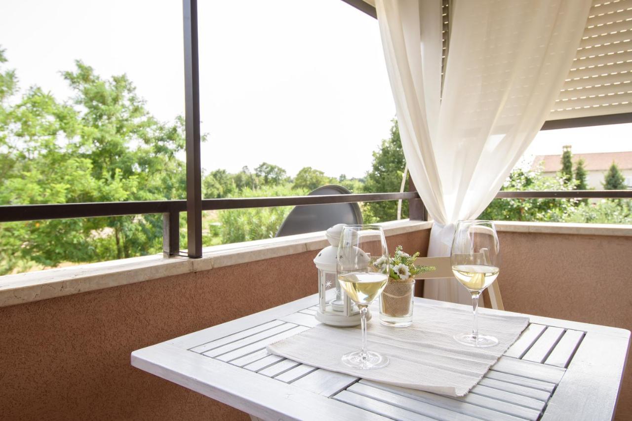 Apartman Alba Karigador Esterno foto