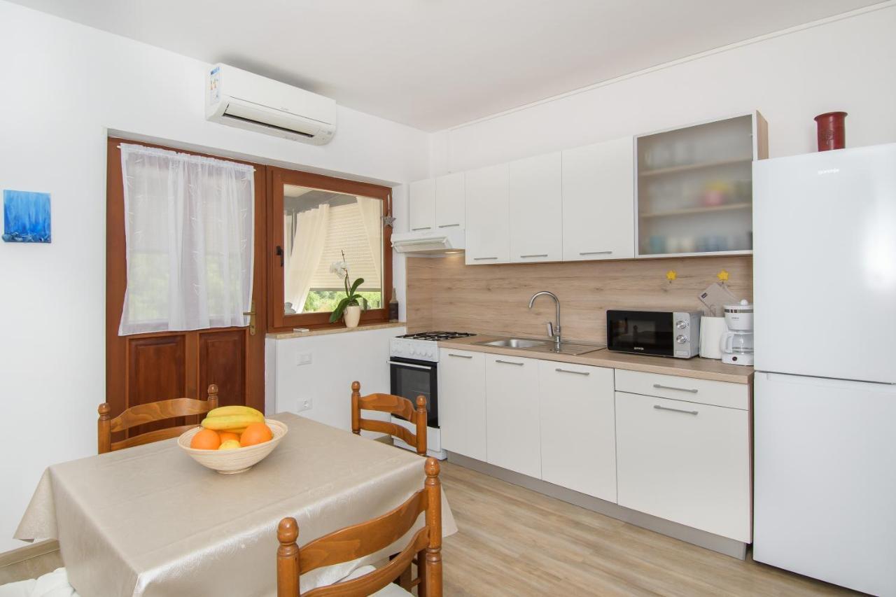 Apartman Alba Karigador Esterno foto