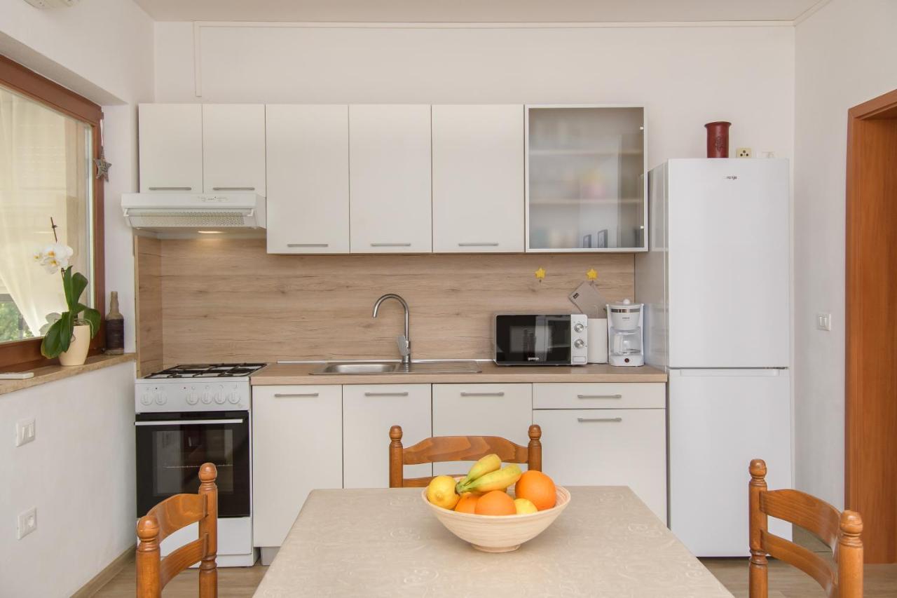 Apartman Alba Karigador Esterno foto